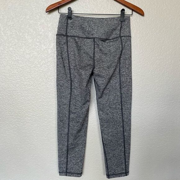 Victoria’s Secret VSX Cropped Capri Gray Active Leggings S - Picture 2 of 3